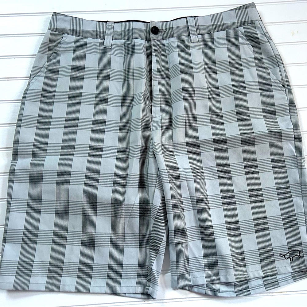TRAVIS MATHEW mens size 36 plaid golf shorts